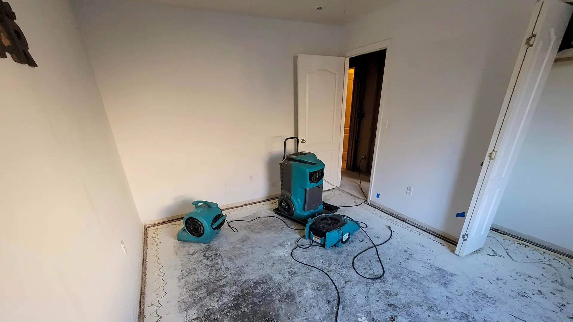 Drying equipment treating a damp room